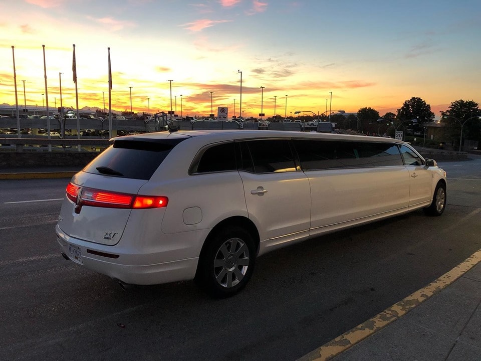 Lincoln MKT limo services 